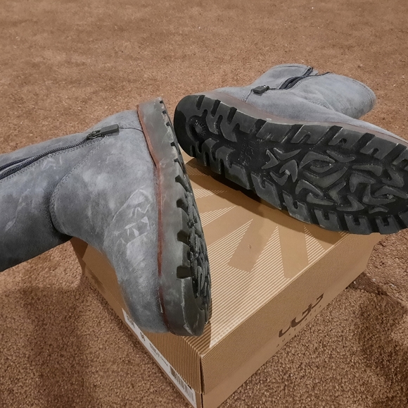 UGG Winter boot - Picture 2 of 3